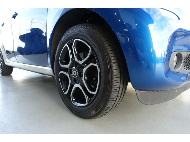 スマートフォーフォー プライム　ブラックレザーシート　パノラマルーフ　キーレス２本　Ｂｌｕｅｔｏｏｔｈ対応オーディオ　シートヒーター　衝突軽減ブレーキ　クルーズコントロール　純正アルミホイール（16枚目）