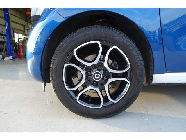 スマートフォーフォー プライム　ブラックレザーシート　パノラマルーフ　キーレス２本　Ｂｌｕｅｔｏｏｔｈ対応オーディオ　シートヒーター　衝突軽減ブレーキ　クルーズコントロール　純正アルミホイール（17枚目）