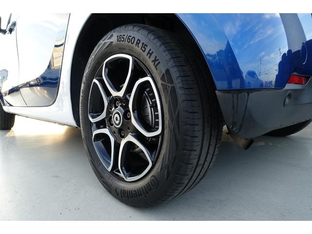 スマートフォーフォー プライム　ブラックレザーシート　パノラマルーフ　キーレス２本　Ｂｌｕｅｔｏｏｔｈ対応オーディオ　シートヒーター　衝突軽減ブレーキ　クルーズコントロール　純正アルミホイール（20枚目）