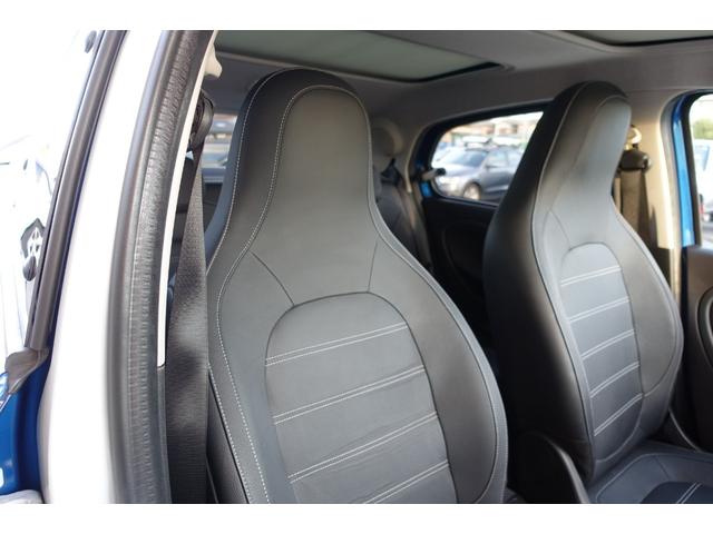 スマートフォーフォー プライム　ブラックレザーシート　パノラマルーフ　キーレス２本　Ｂｌｕｅｔｏｏｔｈ対応オーディオ　シートヒーター　衝突軽減ブレーキ　クルーズコントロール　純正アルミホイール（24枚目）