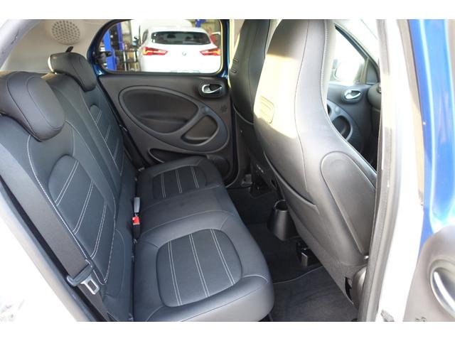 スマートフォーフォー プライム　ブラックレザーシート　パノラマルーフ　キーレス２本　Ｂｌｕｅｔｏｏｔｈ対応オーディオ　シートヒーター　衝突軽減ブレーキ　クルーズコントロール　純正アルミホイール（40枚目）