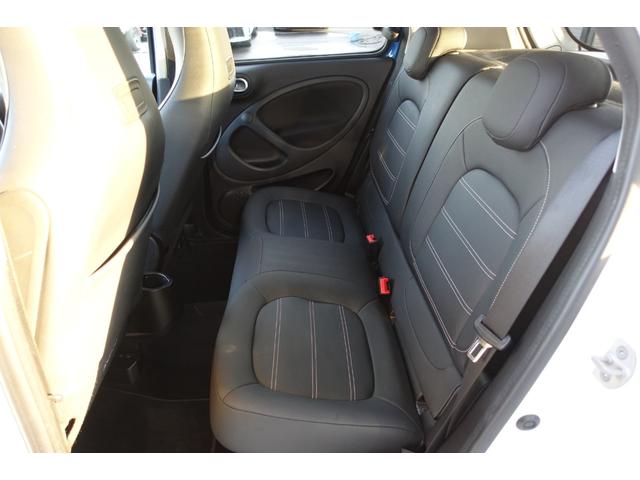 スマートフォーフォー プライム　ブラックレザーシート　パノラマルーフ　キーレス２本　Ｂｌｕｅｔｏｏｔｈ対応オーディオ　シートヒーター　衝突軽減ブレーキ　クルーズコントロール　純正アルミホイール（41枚目）