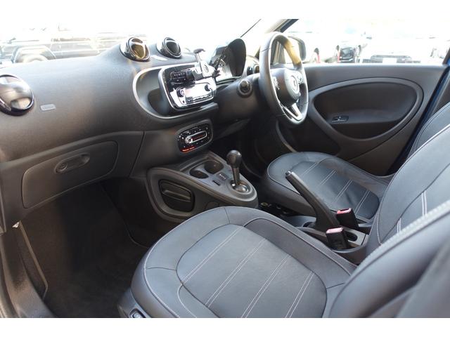 スマートフォーフォー プライム　ブラックレザーシート　パノラマルーフ　キーレス２本　Ｂｌｕｅｔｏｏｔｈ対応オーディオ　シートヒーター　衝突軽減ブレーキ　クルーズコントロール　純正アルミホイール（42枚目）