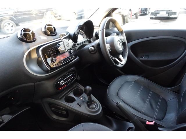 スマートフォーフォー プライム　ブラックレザーシート　パノラマルーフ　キーレス２本　Ｂｌｕｅｔｏｏｔｈ対応オーディオ　シートヒーター　衝突軽減ブレーキ　クルーズコントロール　純正アルミホイール（45枚目）