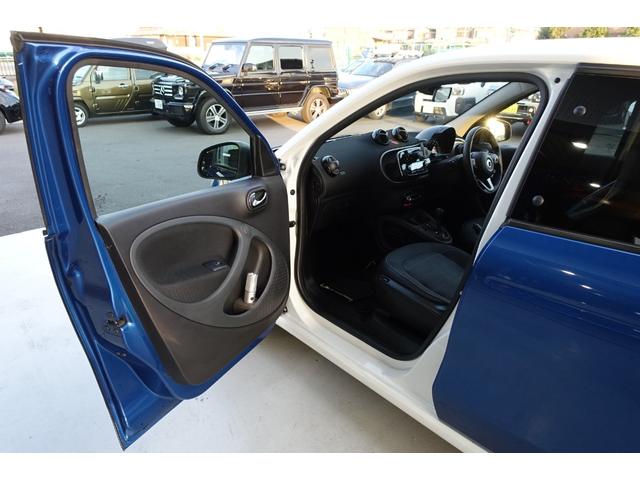 スマートフォーフォー プライム　ブラックレザーシート　パノラマルーフ　キーレス２本　Ｂｌｕｅｔｏｏｔｈ対応オーディオ　シートヒーター　衝突軽減ブレーキ　クルーズコントロール　純正アルミホイール（47枚目）