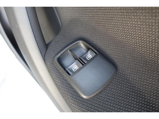 スマートフォーフォー プライム　ブラックレザーシート　パノラマルーフ　キーレス２本　Ｂｌｕｅｔｏｏｔｈ対応オーディオ　シートヒーター　衝突軽減ブレーキ　クルーズコントロール　純正アルミホイール（54枚目）