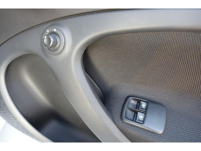 スマートフォーフォー プライム　ブラックレザーシート　パノラマルーフ　キーレス２本　Ｂｌｕｅｔｏｏｔｈ対応オーディオ　シートヒーター　衝突軽減ブレーキ　クルーズコントロール　純正アルミホイール（55枚目）