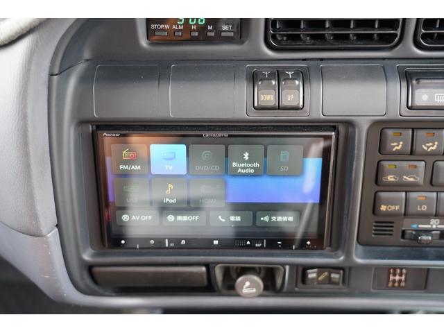 ランドクルーザー８０ ＶＸ　自社保証付！！　５速ＭＴ　ダッシュ割れ無し　リフトアップ　サイドマフラー　輸出用角目４灯ヘッドライト　フロント純正新品マット付属　ＲＡＮＣＨＯショック（22枚目）