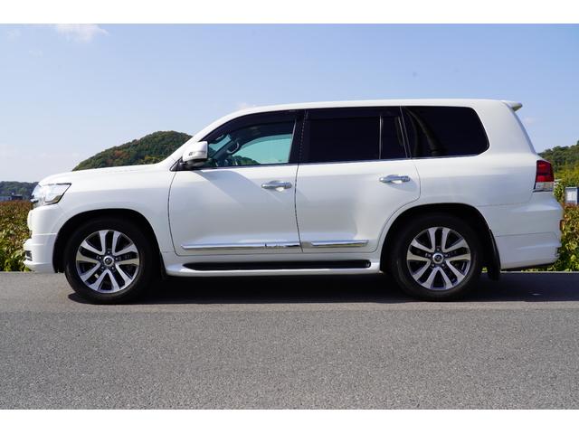 ランドクルーザー ZX ワンオーナー!!屋内保管車両!!茶本革・サンルーフ・後席モニター・シートベンチレーション・シートヒーター(8枚目)