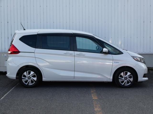 フリードハイブリッド ハイブリッド・Ｇホンダセンシング　純正ナビ・バックカメラ・ドラレコ・ＥＴＣ付　軽減ブレーキ　キーフリーシステム　１オ－ナ－　ＤＶＤ再生可能　サイドカーテンエアバック　ＥＣＯＮ　禁煙　後カメラ　Ａクルーズ　地デジフルセグＴＶ　シートＨ（12枚目）