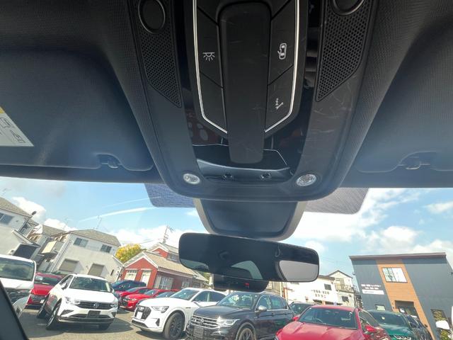Ａ６ ４５ＴＦＳＩクワトロスポーツ　Ｓラインパッケージ　ブラックスタイリングパッケージ　サラウンドビューカメラ　ＡｐｐｌｅＣａｒｐｌａｙシートベンチレーション　シートヒーター　パークアシストプラス　ステンレスペダル　ＨＤマトリクスＬＥＤ（7枚目）