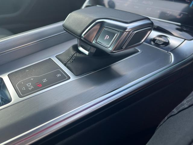 Ａ６ ４５ＴＦＳＩクワトロスポーツ　Ｓラインパッケージ　ブラックスタイリングパッケージ　サラウンドビューカメラ　ＡｐｐｌｅＣａｒｐｌａｙシートベンチレーション　シートヒーター　パークアシストプラス　ステンレスペダル　ＨＤマトリクスＬＥＤ（19枚目）