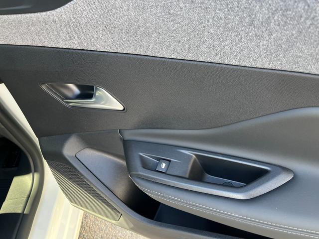 高年式・低走行で内外装は言う事無しです＾＾