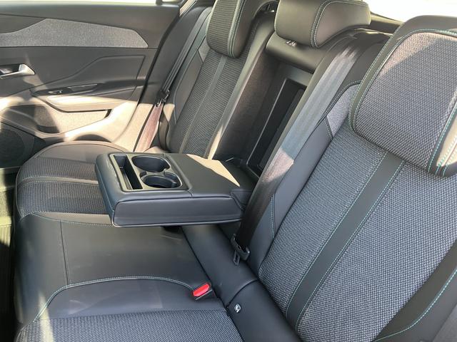 将来的な不具合等のトラブルを避ける為、修復歴・事故歴のある車は展示しておりません＾＾