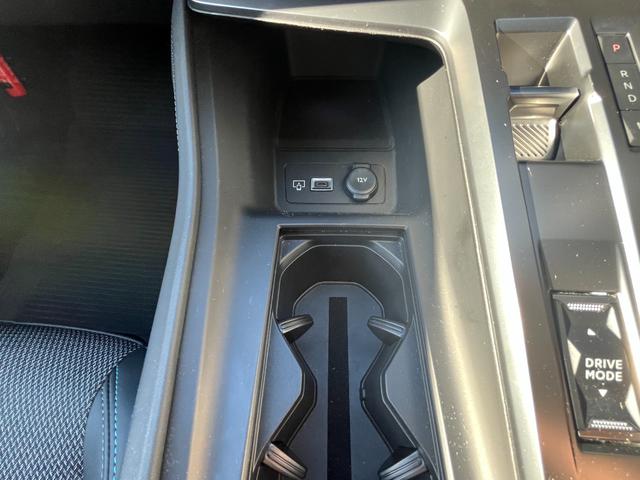 展示前には全車、内外装を厳しくチェックしておりますが、万が一見落とし等があってはダメなので、外部検査員によるチェックで更に厳しーくチェック済み＾＾