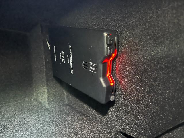 展示前には全車、内外装を厳しくチェックしておりますが、万が一見落とし等があってはダメなので、外部検査員によるチェックで更に厳しーくチェック済み＾＾