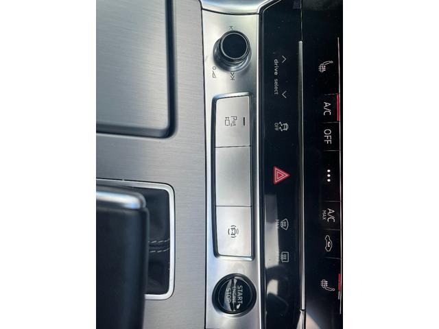 Ａ６ ４５ＴＦＳＩクワトロ　Ｓライン　バーチャルコックピット　サラウンドビューモニター　パワートランク　マトリクスＬＥＤヘッドライト　ステアリングヒーター　レザーシート　シートヒーター　スマートキー　禁煙車　ＡｐｐｌｅＣａｒＰｌａｙ（18枚目）