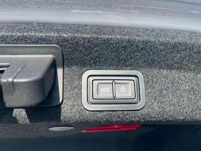 Ａ６ ４５ＴＦＳＩクワトロ　Ｓライン　バーチャルコックピット　サラウンドビューモニター　パワートランク　マトリクスＬＥＤヘッドライト　ステアリングヒーター　レザーシート　シートヒーター　スマートキー　禁煙車　ＡｐｐｌｅＣａｒＰｌａｙ（79枚目）