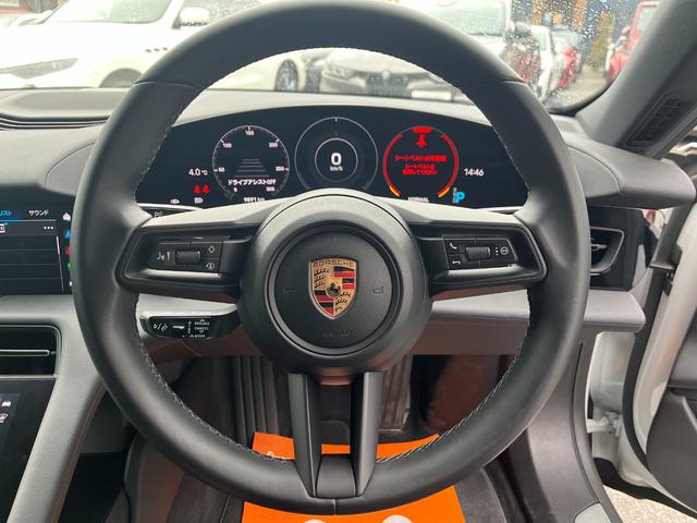 タイカン タイカン　４Ｓ　禁煙車　シートヒーター　レーンチェンジアシスト　ブラックレザーシート　全方位カメラ　ブラインドスポット　ドライブレコーダー　　パワーバックドア　ＡｐｐｌｅＣａｒＰｌａｙ（10枚目）