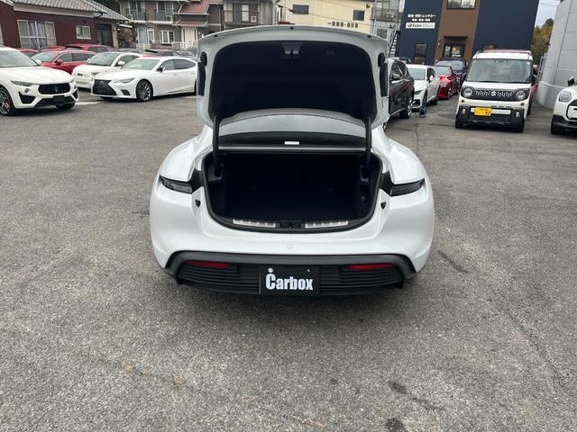 タイカン タイカン　４Ｓ　禁煙車　シートヒーター　レーンチェンジアシスト　ブラックレザーシート　全方位カメラ　ブラインドスポット　ドライブレコーダー　　パワーバックドア　ＡｐｐｌｅＣａｒＰｌａｙ（14枚目）