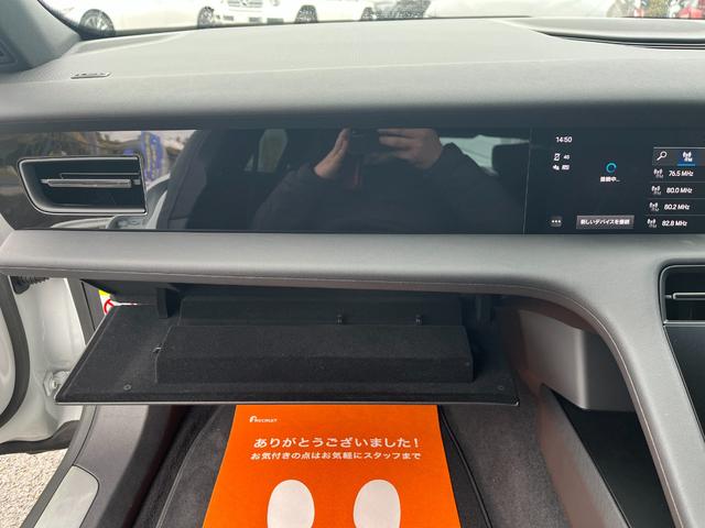 タイカン タイカン　４Ｓ　禁煙車　シートヒーター　レーンチェンジアシスト　ブラックレザーシート　全方位カメラ　ブラインドスポット　ドライブレコーダー　　パワーバックドア　ＡｐｐｌｅＣａｒＰｌａｙ（16枚目）