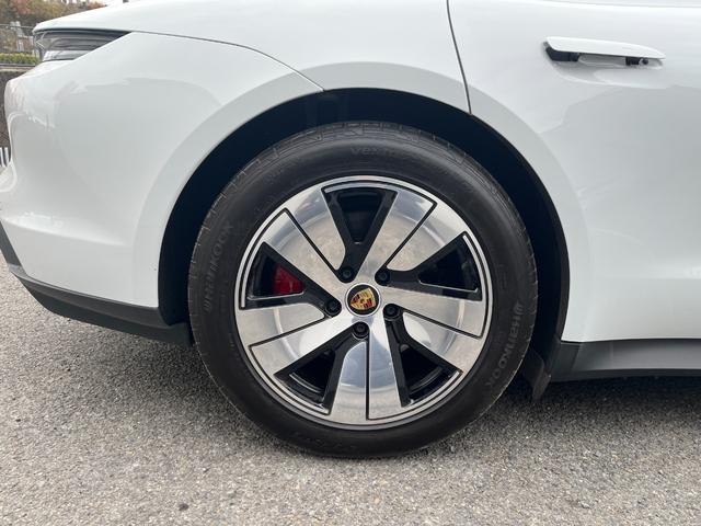 タイカン タイカン　４Ｓ　禁煙車　シートヒーター　レーンチェンジアシスト　ブラックレザーシート　全方位カメラ　ブラインドスポット　ドライブレコーダー　　パワーバックドア　ＡｐｐｌｅＣａｒＰｌａｙ（30枚目）