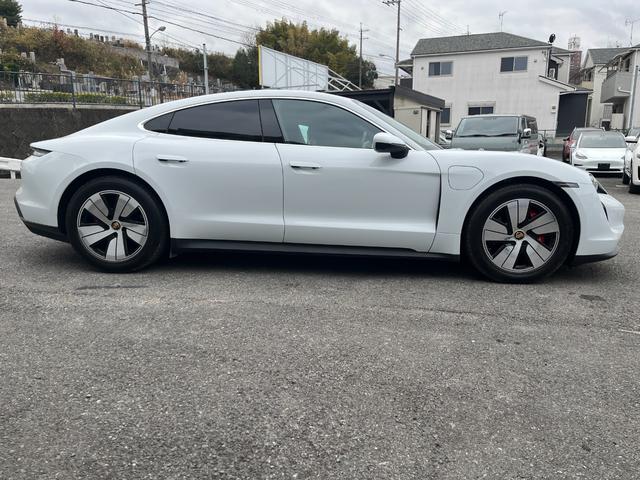 タイカン タイカン　４Ｓ　禁煙車　シートヒーター　レーンチェンジアシスト　ブラックレザーシート　全方位カメラ　ブラインドスポット　ドライブレコーダー　　パワーバックドア　ＡｐｐｌｅＣａｒＰｌａｙ（35枚目）