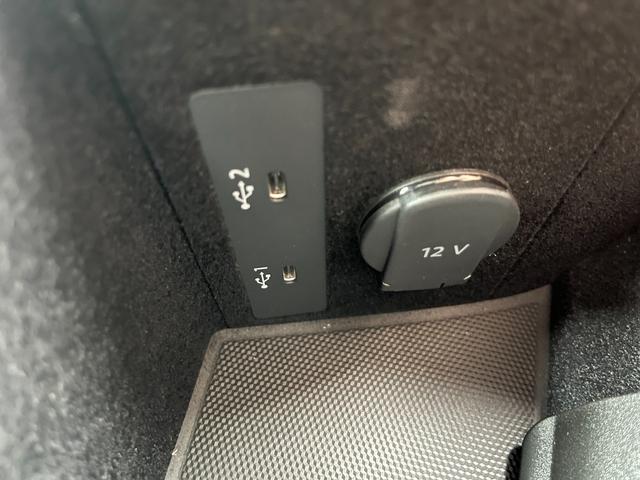 タイカン タイカン　４Ｓ　禁煙車　シートヒーター　レーンチェンジアシスト　ブラックレザーシート　全方位カメラ　ブラインドスポット　ドライブレコーダー　　パワーバックドア　ＡｐｐｌｅＣａｒＰｌａｙ（41枚目）