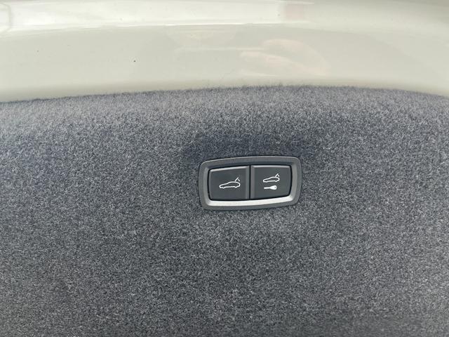 タイカン タイカン　４Ｓ　禁煙車　シートヒーター　レーンチェンジアシスト　ブラックレザーシート　全方位カメラ　ブラインドスポット　ドライブレコーダー　　パワーバックドア　ＡｐｐｌｅＣａｒＰｌａｙ（46枚目）