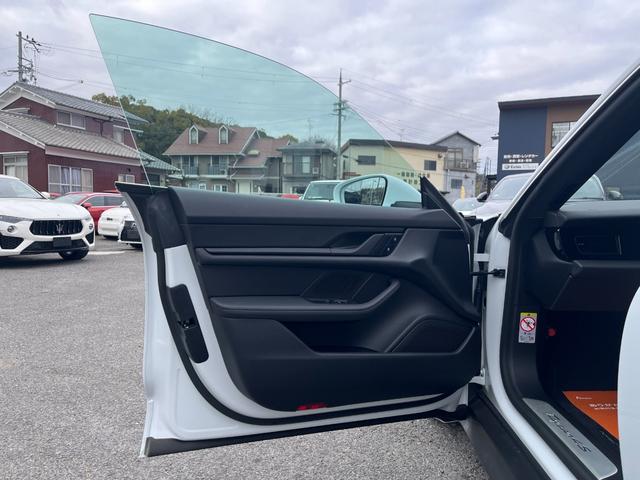 タイカン タイカン　４Ｓ　禁煙車　シートヒーター　レーンチェンジアシスト　ブラックレザーシート　全方位カメラ　ブラインドスポット　ドライブレコーダー　　パワーバックドア　ＡｐｐｌｅＣａｒＰｌａｙ（49枚目）