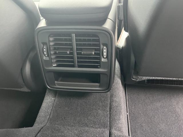 タイカン タイカン　４Ｓ　禁煙車　シートヒーター　レーンチェンジアシスト　ブラックレザーシート　全方位カメラ　ブラインドスポット　ドライブレコーダー　　パワーバックドア　ＡｐｐｌｅＣａｒＰｌａｙ（72枚目）