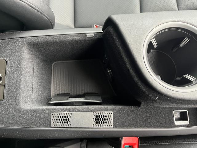 タイカン タイカン　４Ｓ　禁煙車　シートヒーター　レーンチェンジアシスト　ブラックレザーシート　全方位カメラ　ブラインドスポット　ドライブレコーダー　　パワーバックドア　ＡｐｐｌｅＣａｒＰｌａｙ（75枚目）