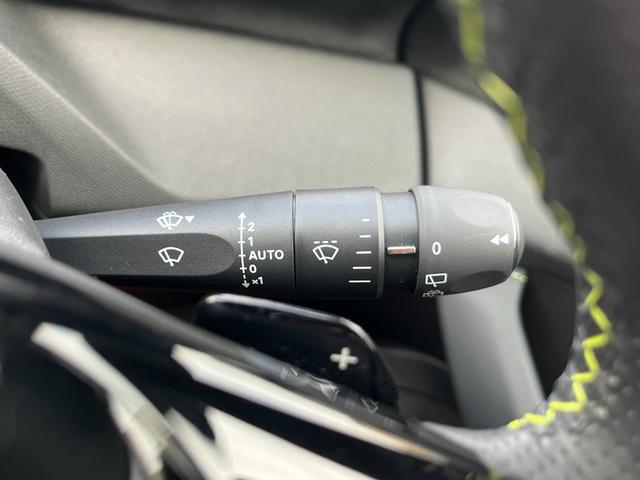 308 GT ブルーHDi 360度ビジョン ロゴ付きディンプル革巻きステアリングホイール パワーシート ハーフレザーシート マトリクスLEDヘッドランプ ハンドルヒーター レーンポジショニングアシスト 禁煙車 純正ナビ 1(7枚目)