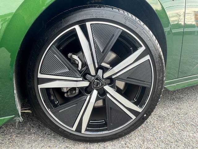 308 GT ブルーHDi 360度ビジョン ロゴ付きディンプル革巻きステアリングホイール パワーシート ハーフレザーシート マトリクスLEDヘッドランプ ハンドルヒーター レーンポジショニングアシスト 禁煙車 純正ナビ 1(8枚目)