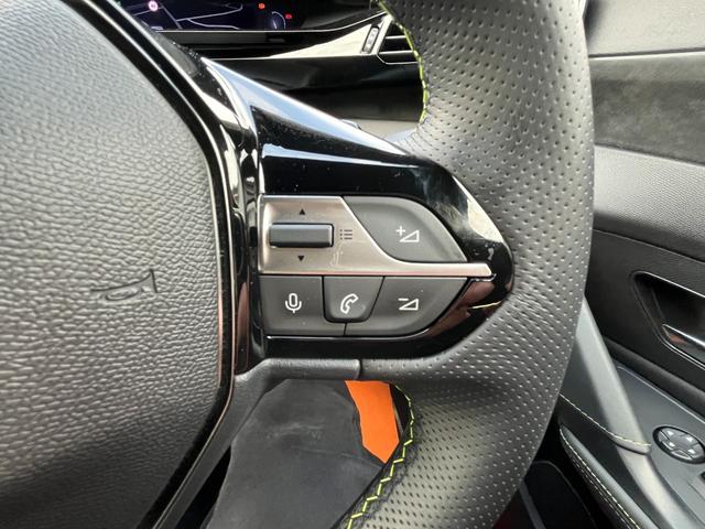 308 GT ブルーHDi 360度ビジョン ロゴ付きディンプル革巻きステアリングホイール パワーシート ハーフレザーシート マトリクスLEDヘッドランプ ハンドルヒーター レーンポジショニングアシスト 禁煙車 純正ナビ 1(17枚目)