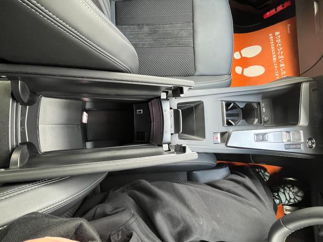 308 GT ブルーHDi 360度ビジョン ロゴ付きディンプル革巻きステアリングホイール パワーシート ハーフレザーシート マトリクスLEDヘッドランプ ハンドルヒーター レーンポジショニングアシスト 禁煙車 純正ナビ 1(42枚目)