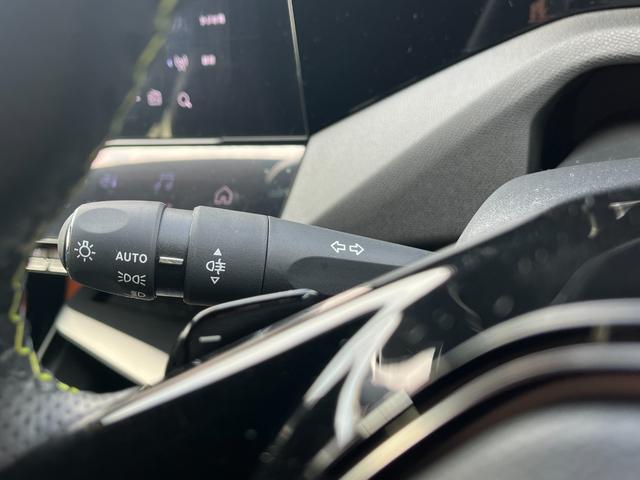 308 GT ブルーHDi 360度ビジョン ロゴ付きディンプル革巻きステアリングホイール パワーシート ハーフレザーシート マトリクスLEDヘッドランプ ハンドルヒーター レーンポジショニングアシスト 禁煙車 純正ナビ 1(43枚目)