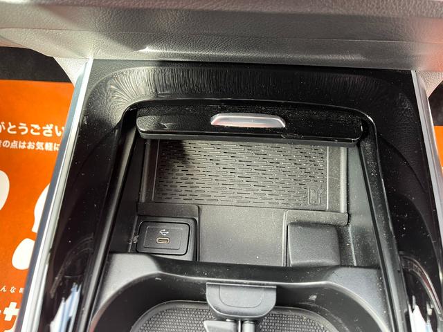 ＧＬＡクラス ＧＬＡ３５　４マチック　後期モデル　ワンオーナー　アドバンスドＰＫＧ　ＯＰ赤本革シート　サンルーフ　ブルメスター　全方位カメラ　ヘッドアップディスプレイ　１０．２５コックピットディスプレイ　パフォーマンスステアリング（16枚目）