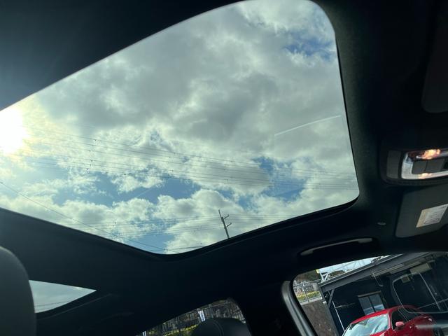 ＧＬＡクラス ＧＬＡ３５　４マチック　後期モデル　ワンオーナー　アドバンスドＰＫＧ　ＯＰ赤本革シート　サンルーフ　ブルメスター　全方位カメラ　ヘッドアップディスプレイ　１０．２５コックピットディスプレイ　パフォーマンスステアリング（19枚目）