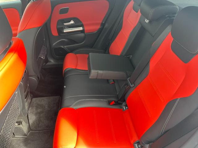 ＧＬＡクラス ＧＬＡ３５　４マチック　後期モデル　ワンオーナー　アドバンスドＰＫＧ　ＯＰ赤本革シート　サンルーフ　ブルメスター　全方位カメラ　ヘッドアップディスプレイ　１０．２５コックピットディスプレイ　パフォーマンスステアリング（59枚目）