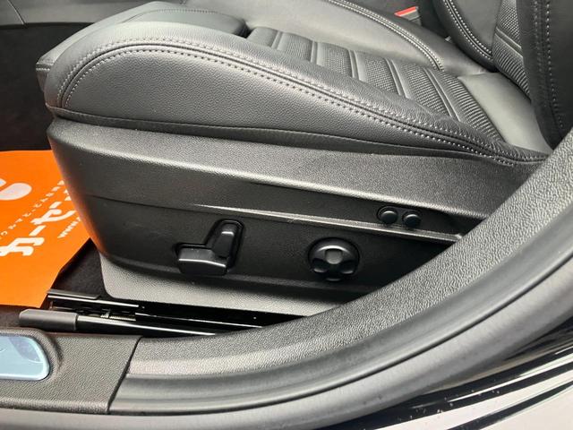 ヴェローチェ　本革　ハーマンカードン　Ｂカメラ　禁煙車　パワーシート　ハンドルヒーター　シートヒーター　コーナーセンサー　Ｂｌｕｅｔｏｏｔｈ　ＢＳＭ　ＵＳＢ　アルミ１８インチ　ＬＥＤヘッドライト(4枚目)