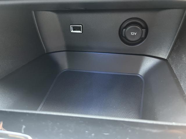 ３００８ ＧＴ　登録済未使用車　サンルーフ　ＡｐｐｌｅＣａｒＰｌａｙ　全周囲カメラ　シートヒーター　ＢＳＭ　パワーバックドア　パワーシートコーナーセンサー　アダプティブクルーズ　Ｂｌｕｅｔｏｏｔｈ　アルミ１８インチ（17枚目）
