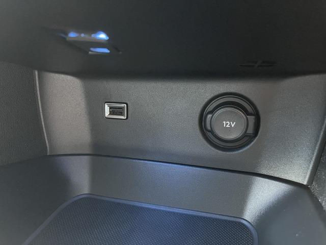 ３００８ ＧＴ　登録済未使用車　ガラスルーフ　ＡｐｐｌｅＣａｒＰｌａｙ　アドバンスドグリップコントロール　ヒルディセントコントロール　禁煙車１８インチアルミホイル　ＧＴロゴ革巻きステアリング（18枚目）