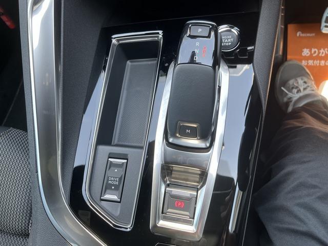 ３００８ ＧＴ　登録済未使用車　ガラスルーフ　ＡｐｐｌｅＣａｒＰｌａｙ　アドバンスドグリップコントロール　ヒルディセントコントロール　禁煙車１８インチアルミホイル　ＧＴロゴ革巻きステアリング（20枚目）