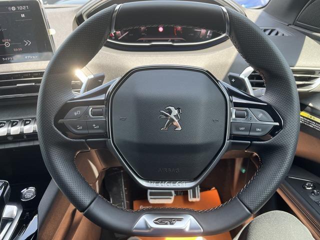 ３００８ ＧＴ　登録済未使用車　ガラスルーフ　ＡｐｐｌｅＣａｒＰｌａｙ　アドバンスドグリップコントロール　ヒルディセントコントロール　禁煙車１８インチアルミホイル　ＧＴロゴ革巻きステアリング（22枚目）