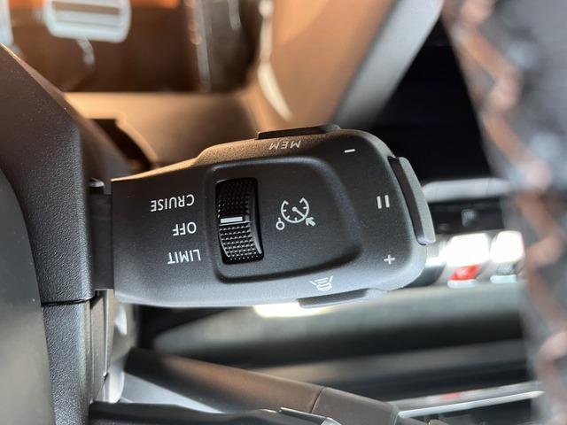 ３００８ ＧＴ　登録済未使用車　ガラスルーフ　ＡｐｐｌｅＣａｒＰｌａｙ　アドバンスドグリップコントロール　ヒルディセントコントロール　禁煙車１８インチアルミホイル　ＧＴロゴ革巻きステアリング（25枚目）