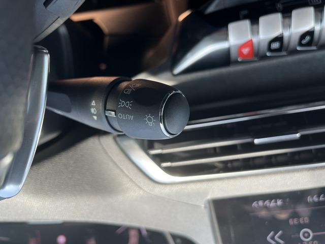 ３００８ ＧＴ　登録済未使用車　ガラスルーフ　ＡｐｐｌｅＣａｒＰｌａｙ　アドバンスドグリップコントロール　ヒルディセントコントロール　禁煙車１８インチアルミホイル　ＧＴロゴ革巻きステアリング（27枚目）