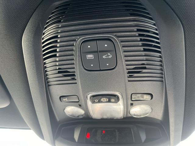 ３００８ ＧＴ　登録済未使用車　ガラスルーフ　ＡｐｐｌｅＣａｒＰｌａｙ　アドバンスドグリップコントロール　ヒルディセントコントロール　禁煙車１８インチアルミホイル　ＧＴロゴ革巻きステアリング（30枚目）