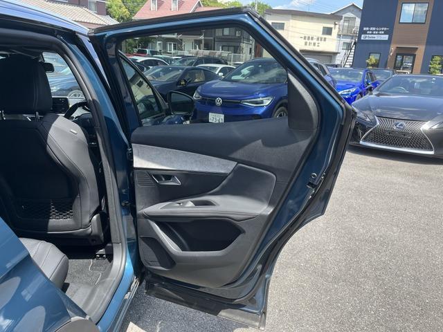 ３００８ ＧＴ　登録済未使用車　ガラスルーフ　ＡｐｐｌｅＣａｒＰｌａｙ　アドバンスドグリップコントロール　ヒルディセントコントロール　禁煙車１８インチアルミホイル　ＧＴロゴ革巻きステアリング（42枚目）