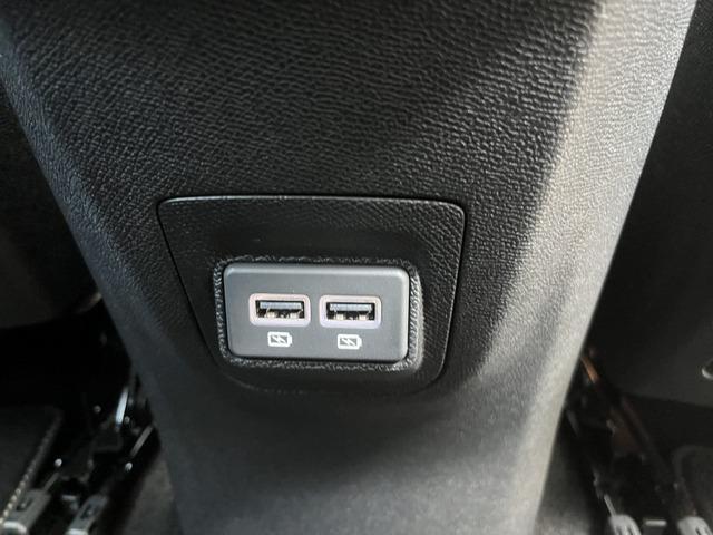 ３００８ ＧＴ　登録済未使用車　ガラスルーフ　ＡｐｐｌｅＣａｒＰｌａｙ　アドバンスドグリップコントロール　ヒルディセントコントロール　禁煙車１８インチアルミホイル　ＧＴロゴ革巻きステアリング（45枚目）